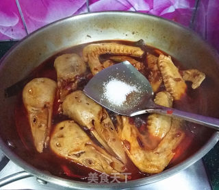酱香鸭头与鸭翅的做法步骤：11