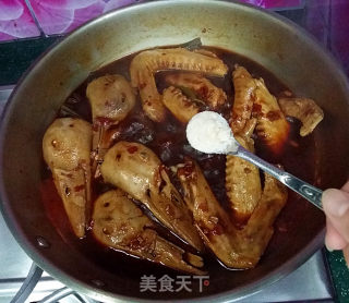 酱香鸭头与鸭翅的做法步骤：12