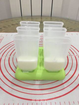 渐变酸奶雪糕的做法步骤：6