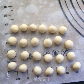 龙猫面包围圈圈的做法步骤：4