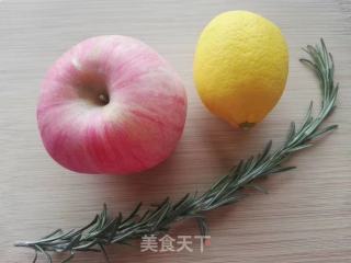 迷迭香苹果水的做法步骤：1