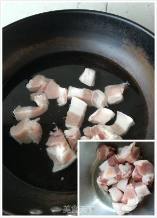 五花肉炖豆角的做法步骤：2