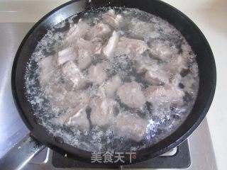木耳鹌鹑蛋烧排骨的做法步骤：4