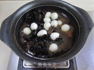 木耳鹌鹑蛋烧排骨的做法步骤：10