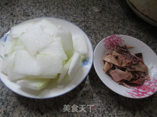鱿鱼鲞冬瓜汤的做法步骤：1