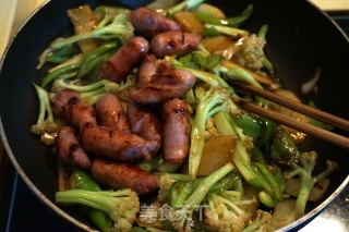 菜花香肠一锅烩的做法步骤：8