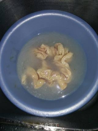酸辣大肠的做法步骤：2