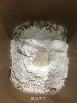 核桃梅花软欧包的做法步骤：1