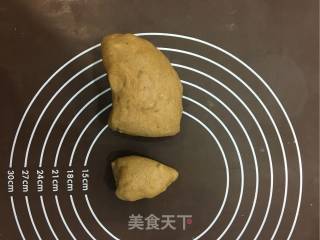 核桃梅花软欧包的做法步骤：7