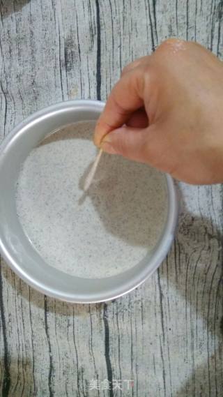 六寸的黑芝麻戚风的做法步骤：10