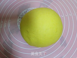 小黄人莲蓉包的做法步骤：5