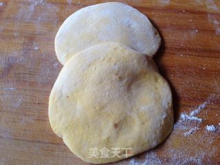 小黄人莲蓉包的做法步骤：11