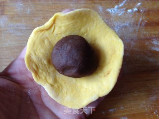 小黄人莲蓉包的做法步骤：12