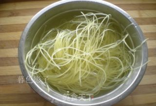 解暑酸甜冷面的做法步骤：2