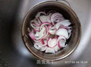凉拌西瓜皮????，这个夏天与洋葱最配的做法步骤：2