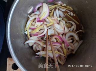 凉拌西瓜皮????，这个夏天与洋葱最配的做法步骤：3