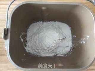 薄脆辣牛披萨的做法步骤：1