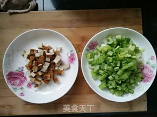 芹菜拌豆干的做法步骤：2