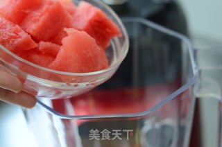 菠萝西瓜汁的做法步骤：2