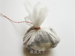 卤蹄髈的做法步骤：2