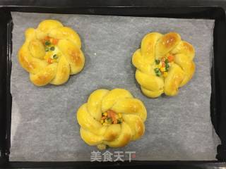 时蔬花环面包的做法步骤：16