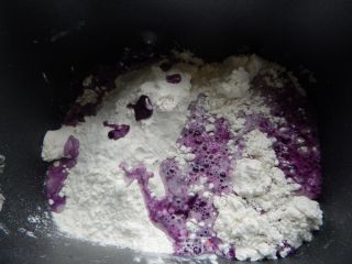 紫薯馒头的做法步骤：2