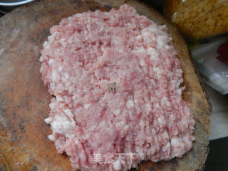 生菜双层猪肉汉堡的做法步骤：1