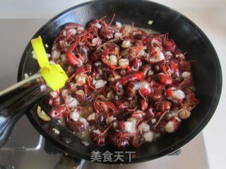 蒜蓉炒虾球的做法步骤：5