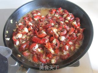 蒜蓉炒虾球的做法步骤：7