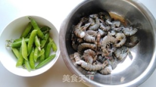 甜豆炒虾仁的做法步骤：1