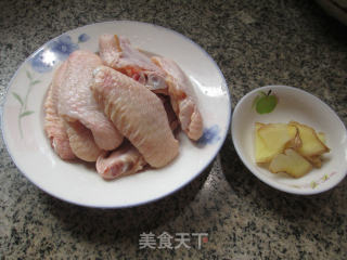 蒜蓉辣椒酱蒸中翅的做法步骤：1