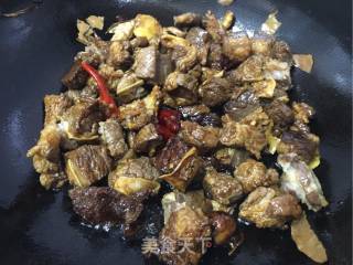 牛腩炖土豆的做法步骤：8