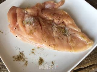 香烤鸡胸肉的做法步骤：2