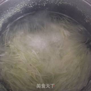 家常丸子蔬菜粉条汤，老少皆宜！的做法步骤：2