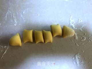 愤怒的小鸟馒头的做法步骤：6
