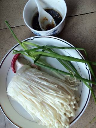 烤金针菇的做法步骤：1