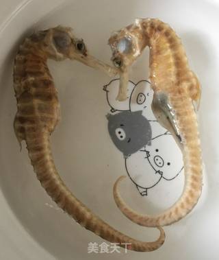 海马花胶炖乌鸡的做法步骤：5