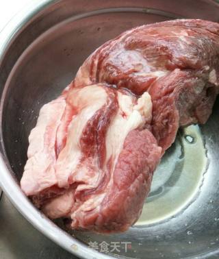 红油牛肉面的做法步骤：1