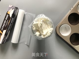 樱花天使纸杯蛋糕的做法步骤：10