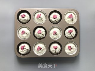 樱花天使纸杯蛋糕的做法步骤：12