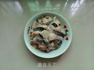 潮白黑鱼片烧豆腐的做法步骤：1
