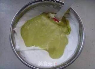 青汁戚风蛋糕的做法步骤：5