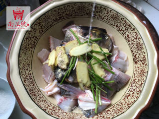 地道川味酸菜鱼的做法步骤：3