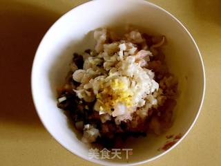 鲜虾猪肉小馄饨的做法步骤：2