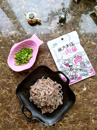 鲜香可口肉酱面的做法步骤：6