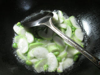 榨菜丝毛豆炒夜开花的做法步骤：5