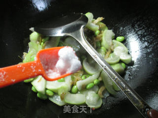 榨菜丝毛豆炒夜开花的做法步骤：7