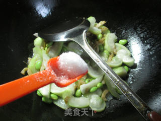 榨菜丝毛豆炒夜开花的做法步骤：8