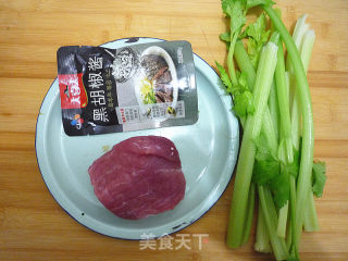 芹菜炒肉片的做法步骤：1
