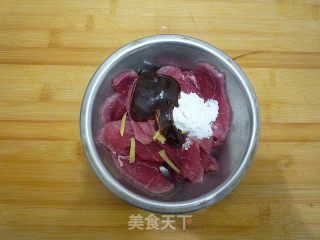 芹菜炒肉片的做法步骤：4